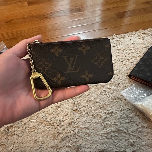 Louis Vuitton Black and Gold Monogram Cles - Picture 3 of 8